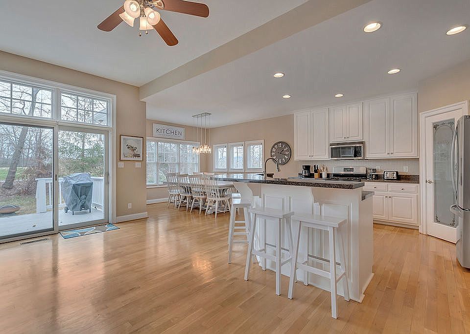 1st image of 10 Laurel Ct