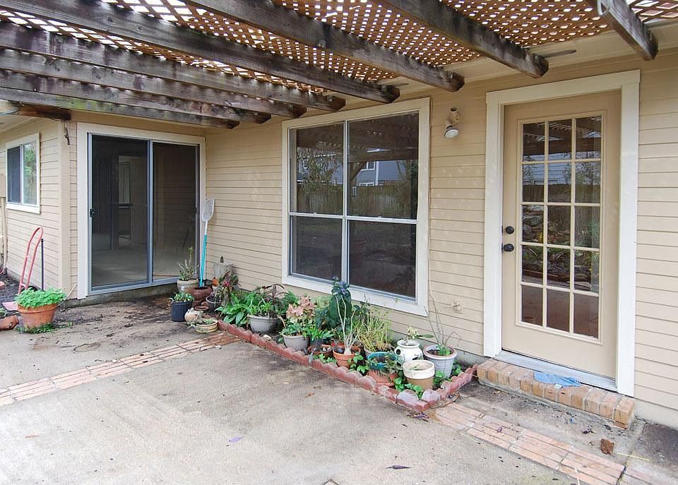 1st image of 2922 Twin Knolls Dr