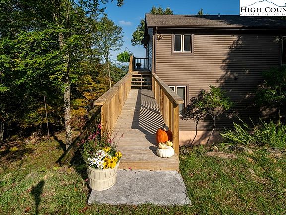 5th image of 121 Briarwood Lane