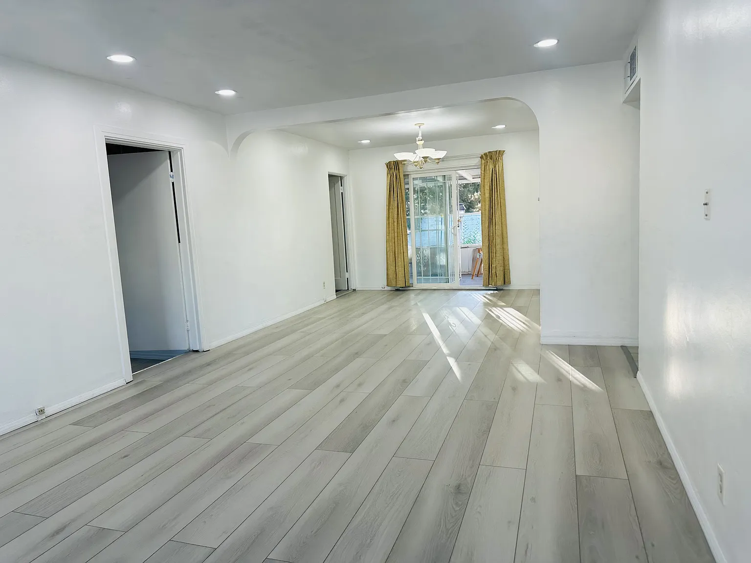 4 bed, 1.5 bath, 1700 sqft, $2,300 — Photo 4