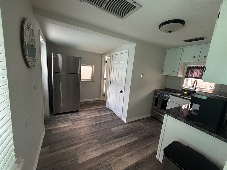 128 Beach Ave #A — Photo 10