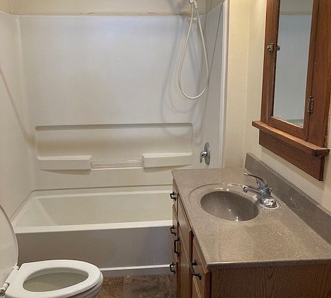 5th image of 314 W 5th St