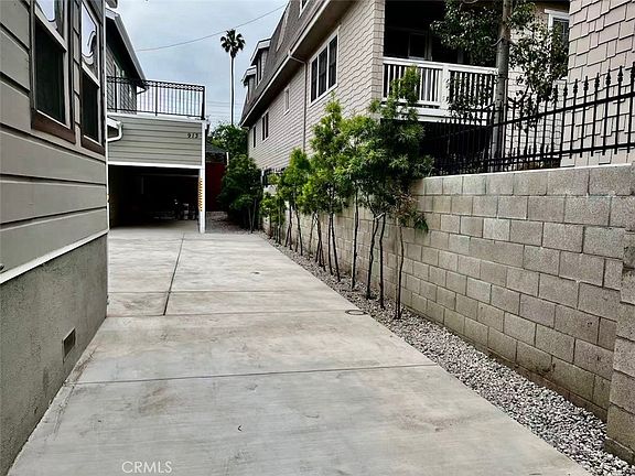 4th image of 913 W 21st