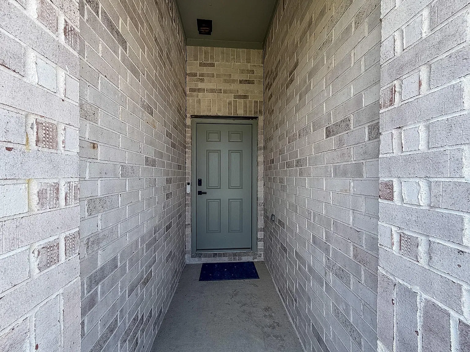 4 bed, 3.0 bath, 2096 sqft, $2,900 — Photo 4