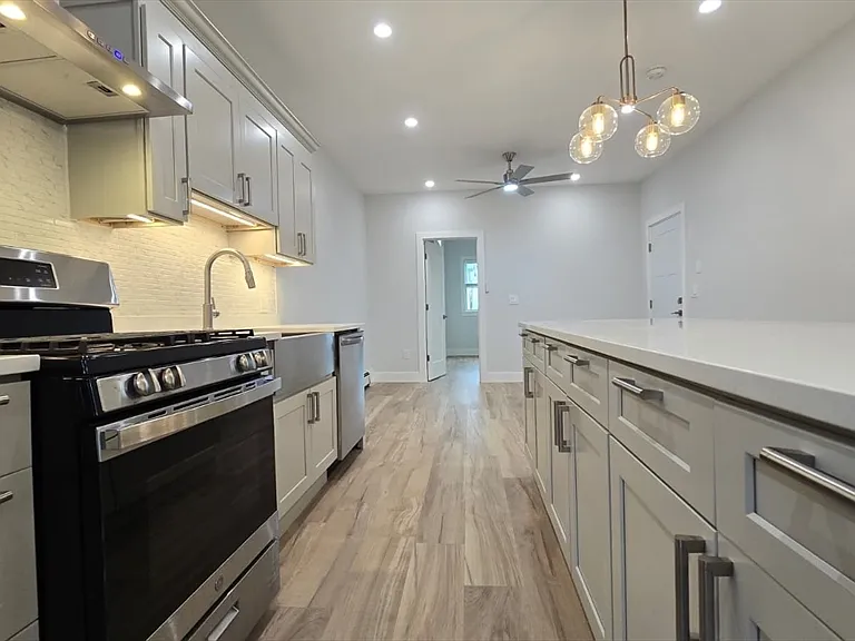 53 W Eagle St #2 — Photo 1