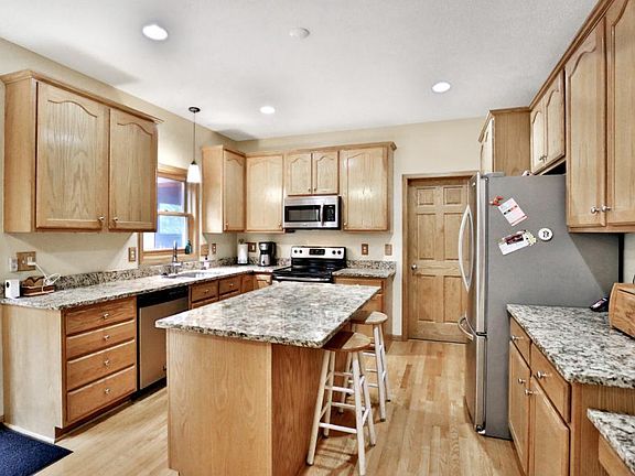 3rd image of 5987 Mallard Ponds Dr
