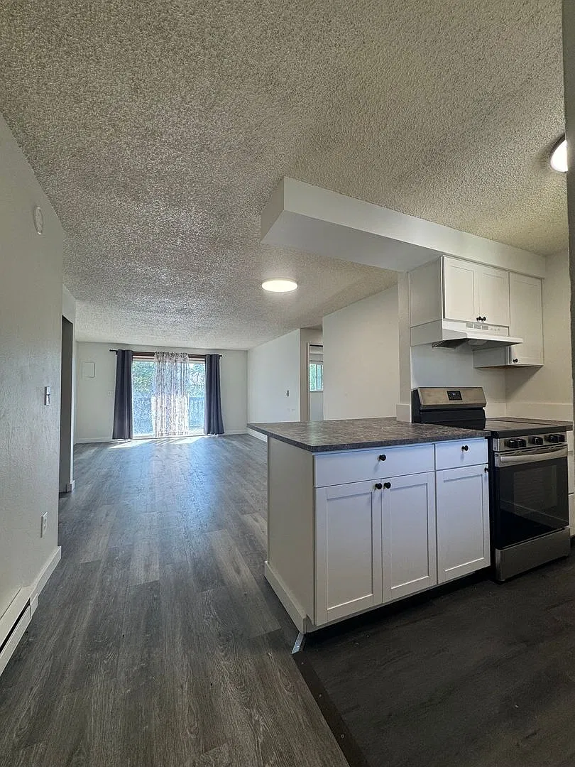 1604 N Brook Ct — Photo 3