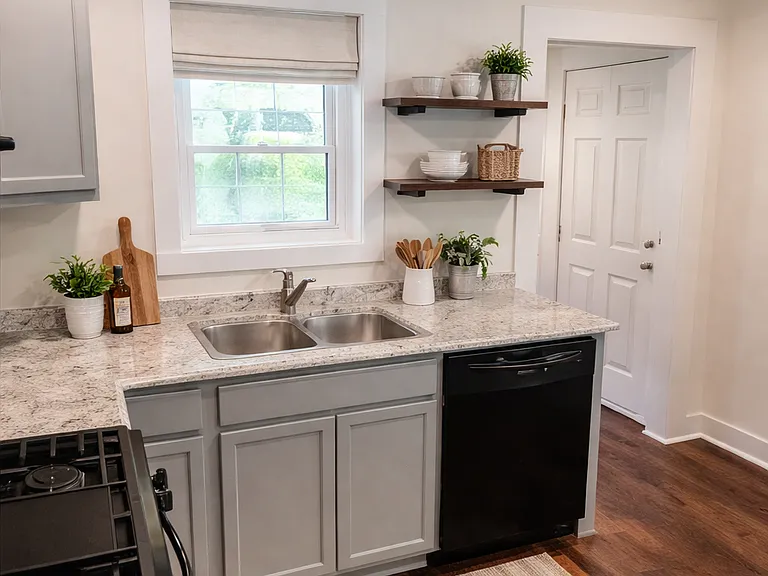 910 N Hodge St — Photo 17