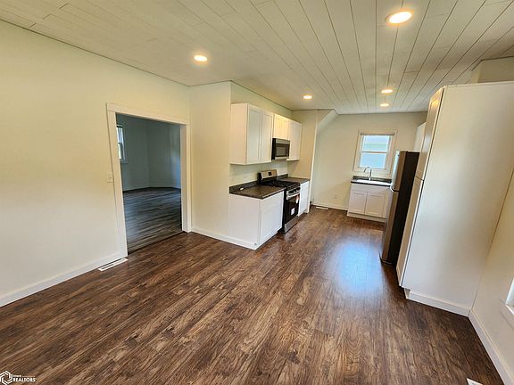 5th image of 302 2nd Ave NW
