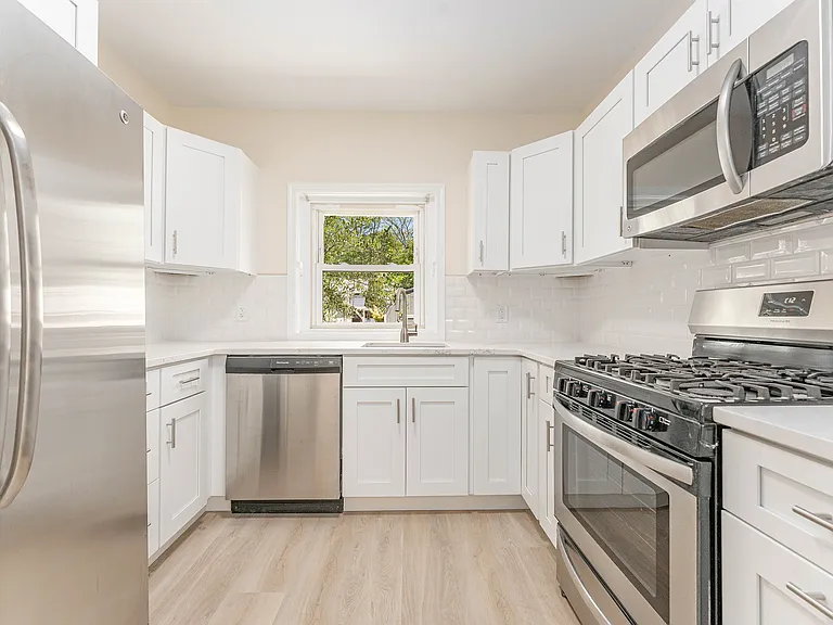 129 Walnut St — Photo 8