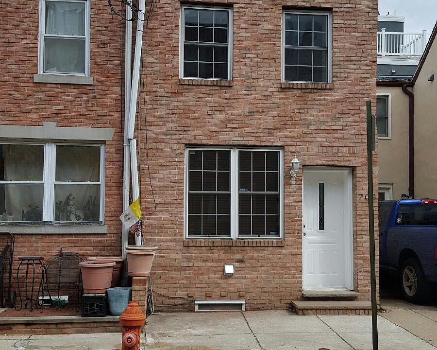 1st image of 709 S Hutchinson St