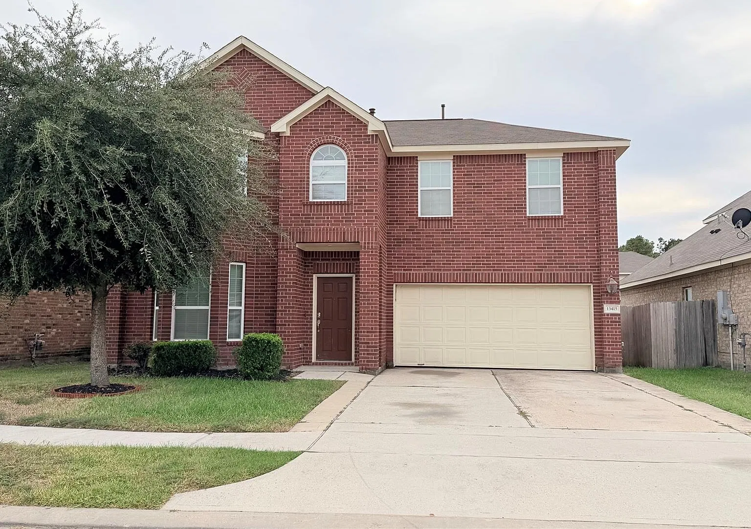 4 bed, 2.5 bath, 2640 sqft, $2,200 — Photo 1