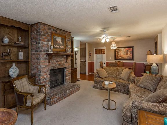 4th image of 7808 Oak Forest Dr