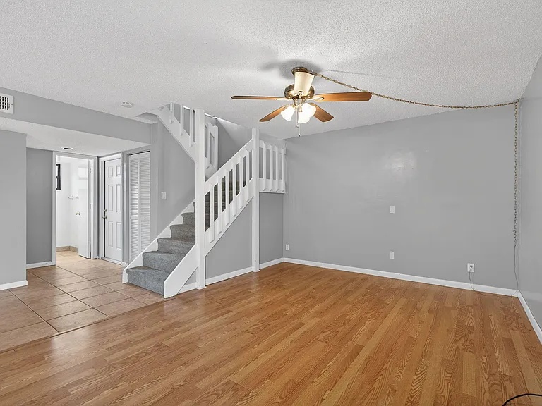 707 Stonewood Ct #19C — Photo 41