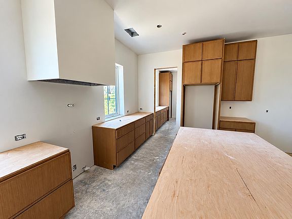 4th image of 145 Colonial Dr