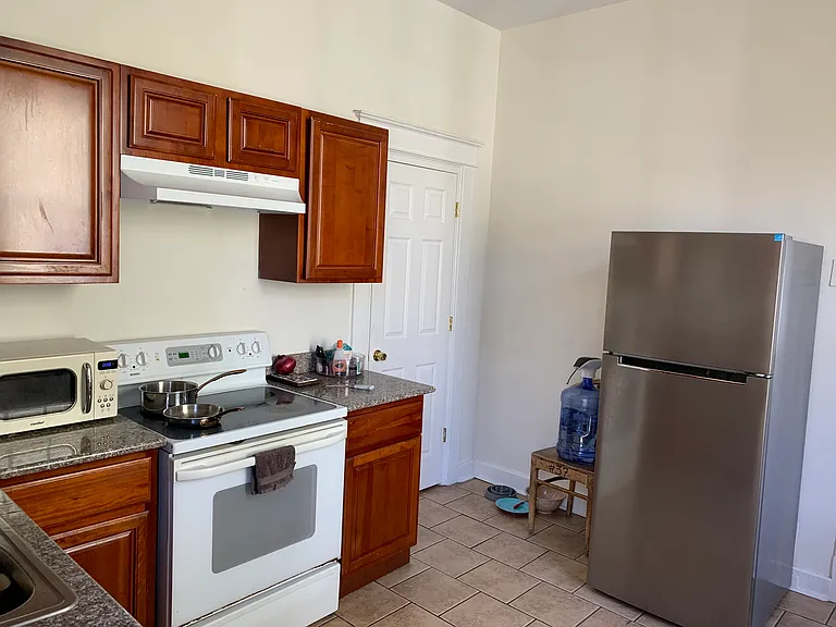 2419 Laharpe St — Photo 12