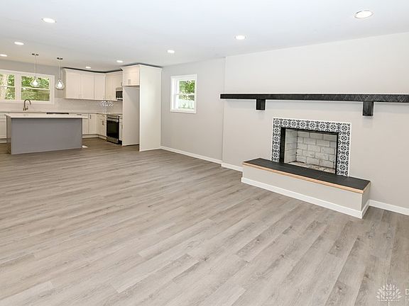 4th image of 1861 Doral Dr