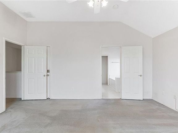 4th image of 2528 Johnson Dr