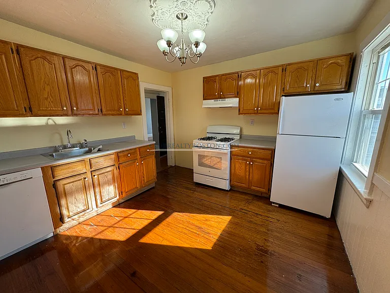 52 Montfern Ave #3 — Photo 1