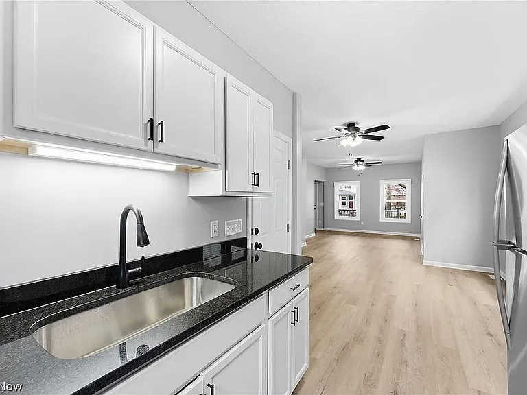 1537 Lakewood Ave — Photo 6