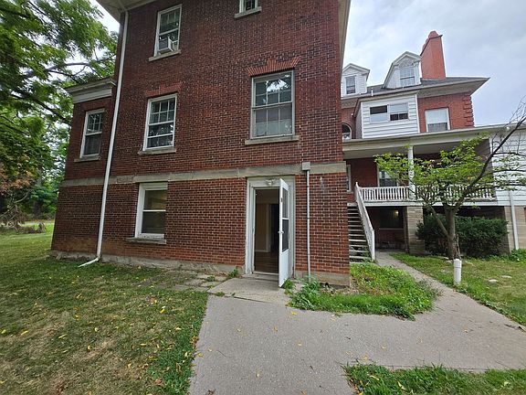 5th image of 554 S Main St APT 8