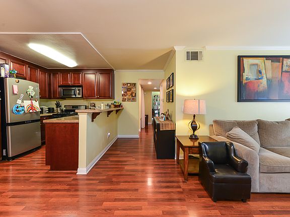 3rd image of 5510 Owensmouth Ave APT 108