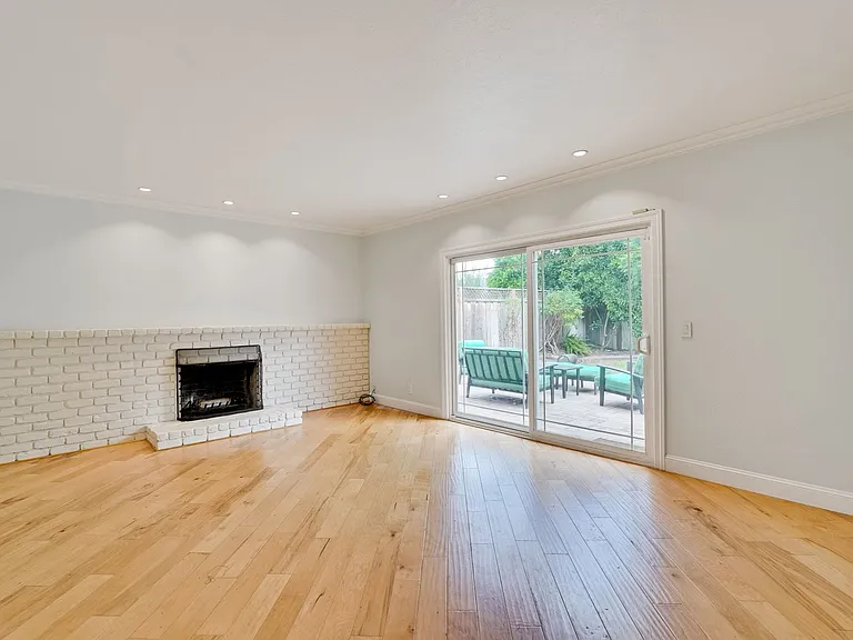 3228 Woodmont Dr — Photo 12