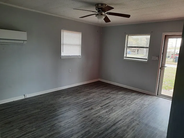 302 W Register Ave — Photo 2