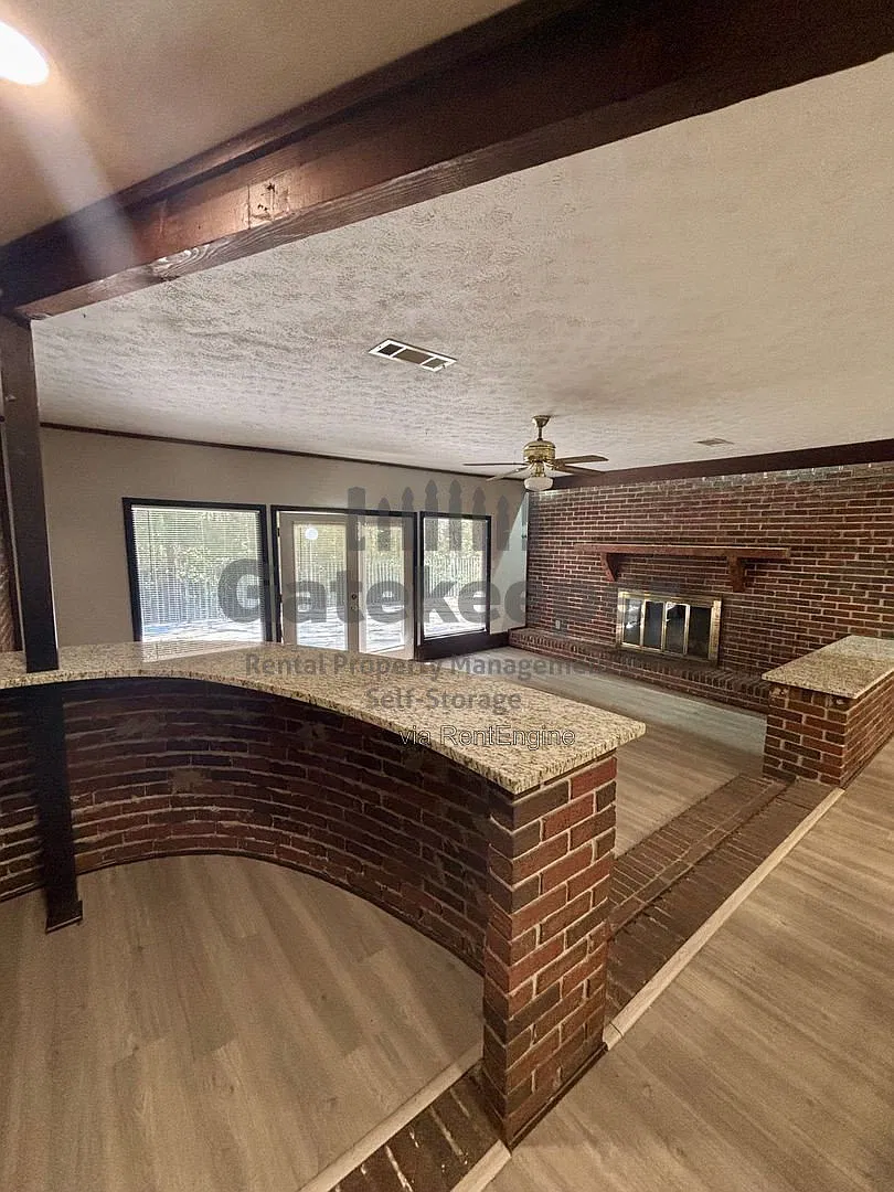 4 bed, 2.5 bath, 2870 sqft, $2,345 — Photo 4