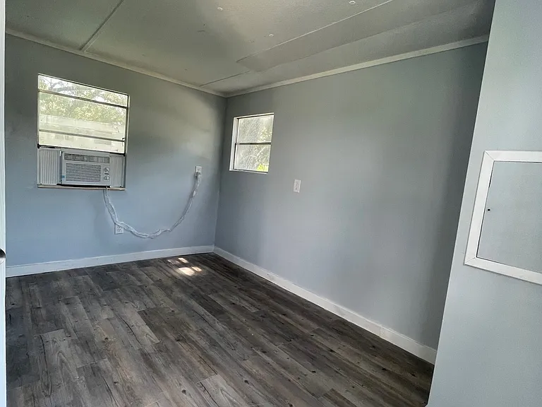 3313 Johnson Ave E — Photo 6