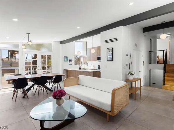 1607 Pawnee Dr, Las Vegas, NV 89169