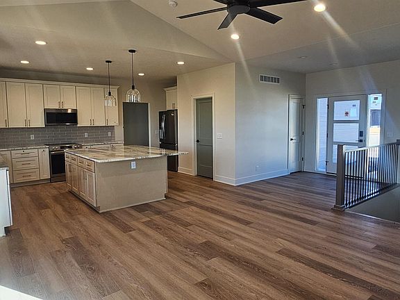3rd image of 510 W 27th Cir