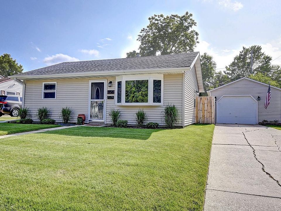 1st image of 956 Birchwood Dr