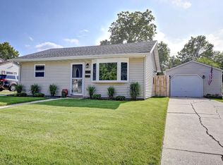 956 Birchwood Dr, West Bend, WI 53095