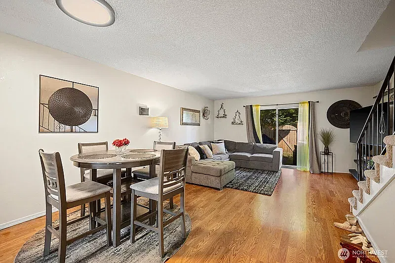2 bed, 1012 sqft, $2,200 — Photo 3