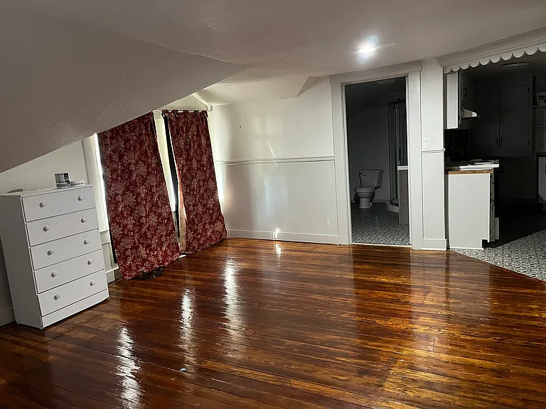 621 S Locust Ave — Photo 1