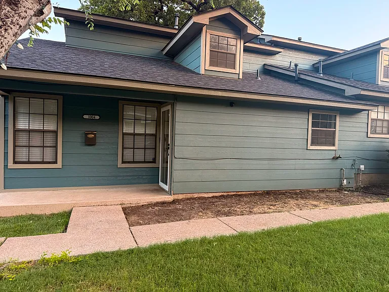 1004 Locust St — Photo 27