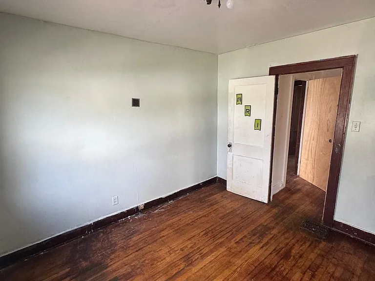 614 E Marengo Ave — Photo 12