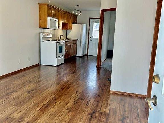 3rd image of 24 E Providence Way
