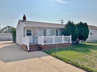 1011 5th St SW, Minot, ND 58701