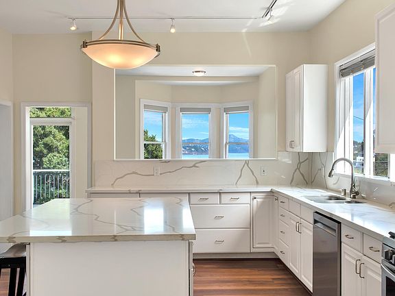 4th image of 207 Woodward Ave #2