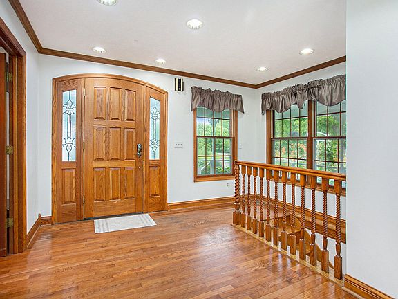 4th image of 3225 Grand River Dr NE