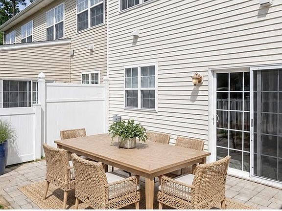 4th image of 30023 Plantation Dr