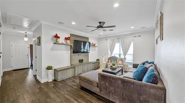 2735 Village Ct — Photo 10