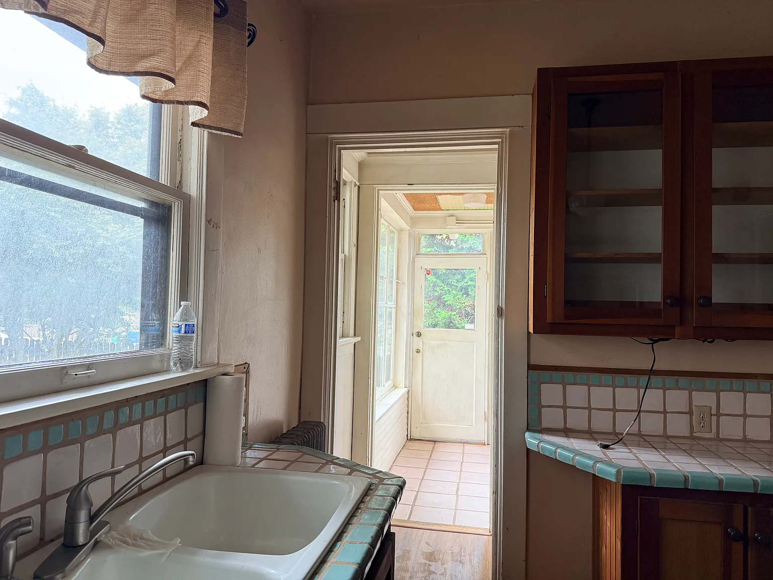 4 bed, 2130 sqft, $4,470 — Photo 4
