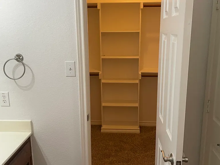 5304 Kathryn Dr — Photo 37
