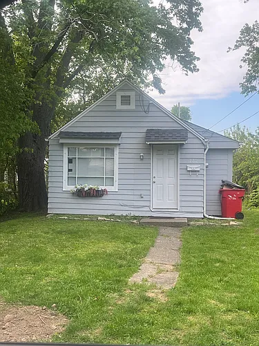 732 E Division Ave Photo 1