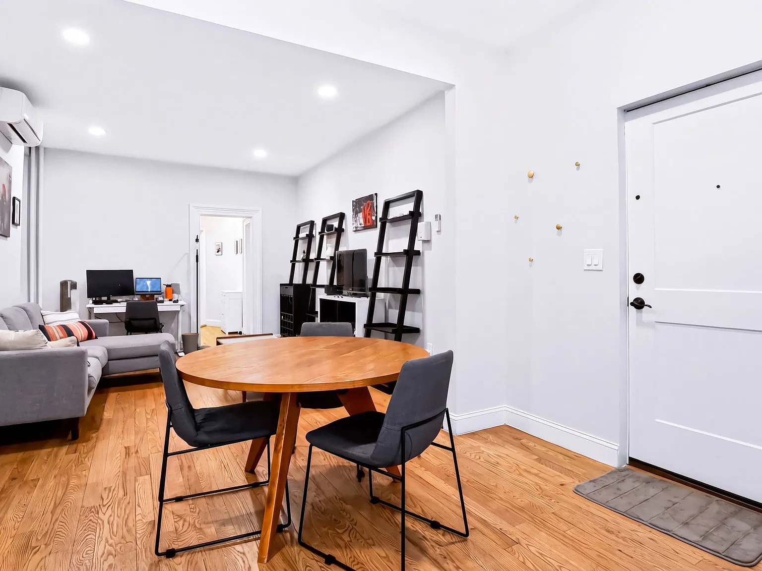 2 bed, 848 sqft, $3,300 — Photo 3