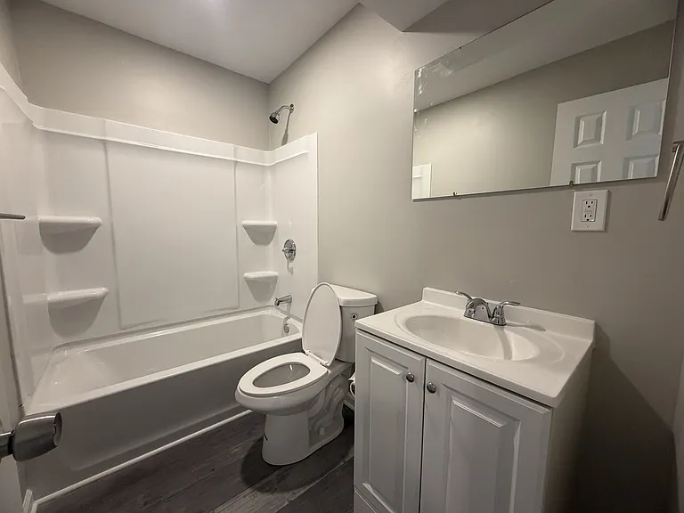 611 Ewing Avenueapt #B — Photo 9