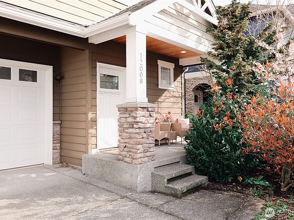 2nd image of 12008 NE 162nd Place